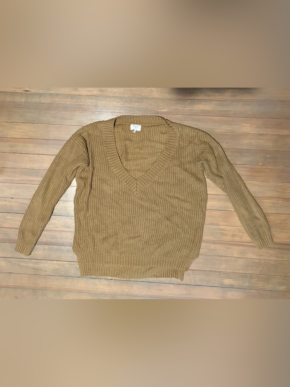 Women’s V-Neck Ribbed Sweater in Camel